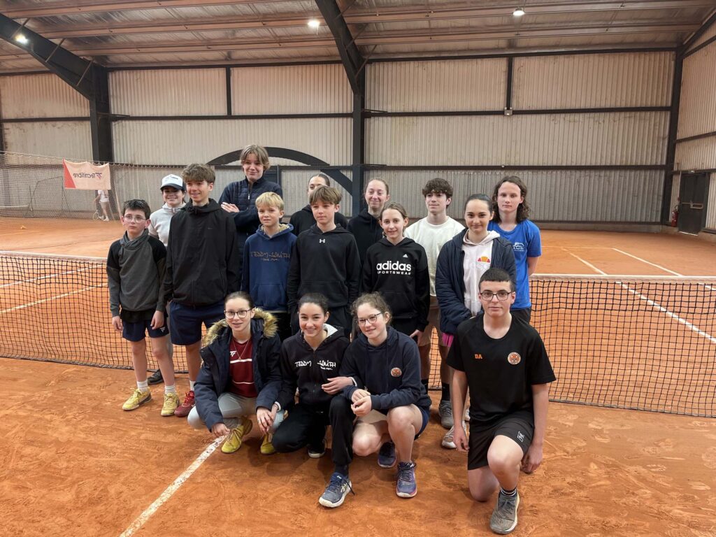 la-section-tennis-represente-brillamment-notre-institution