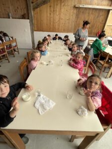26degustation_des_yaourts_fabrique´s_par_les_ms